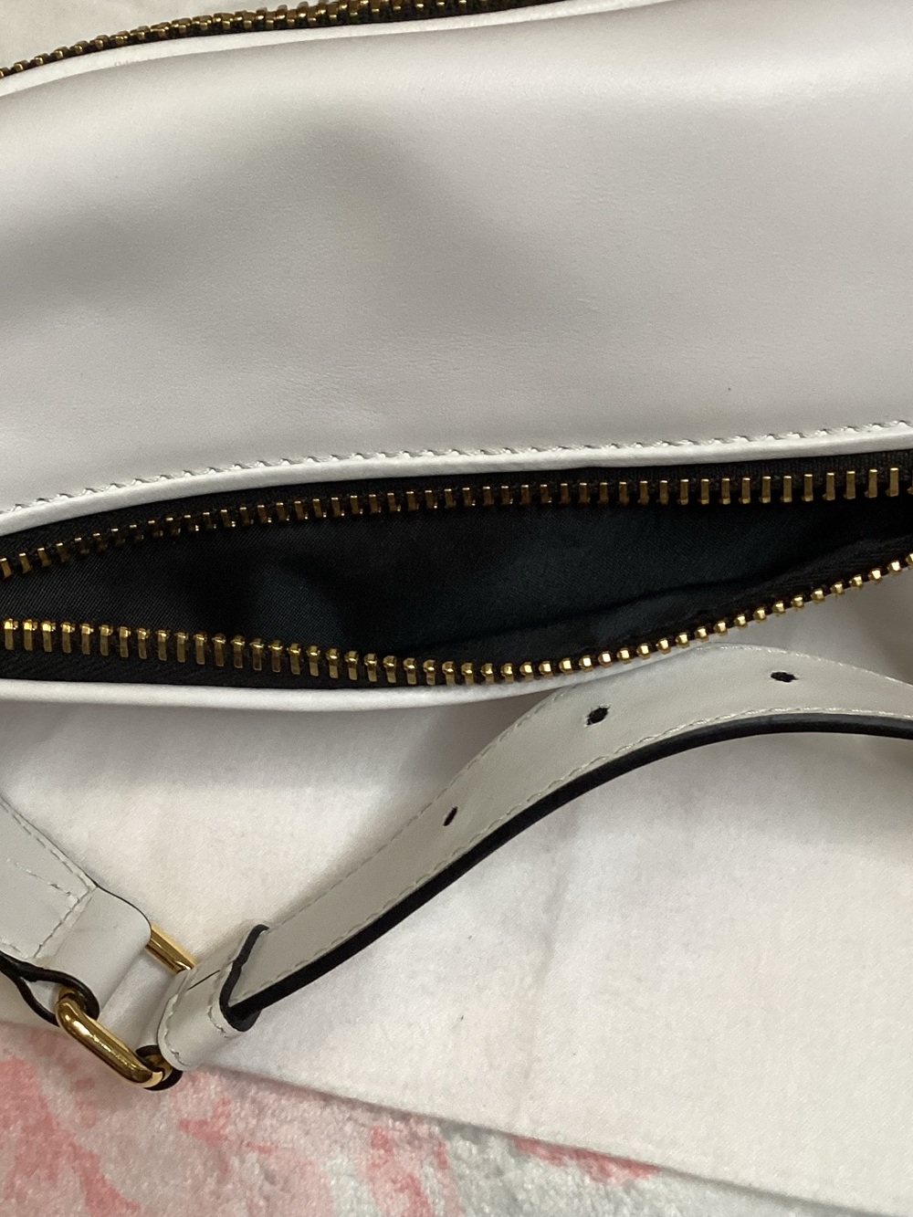Moschino White Leather Logo Belt Bag with Gold Hardware - Picture 3 of 12